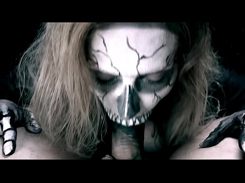 ❤️ Ragazza demonia chì succhia u cazzo cù a so bocca nera è ingoia cum. ❤️❌ Porno à porn co.hellporno-com.ru